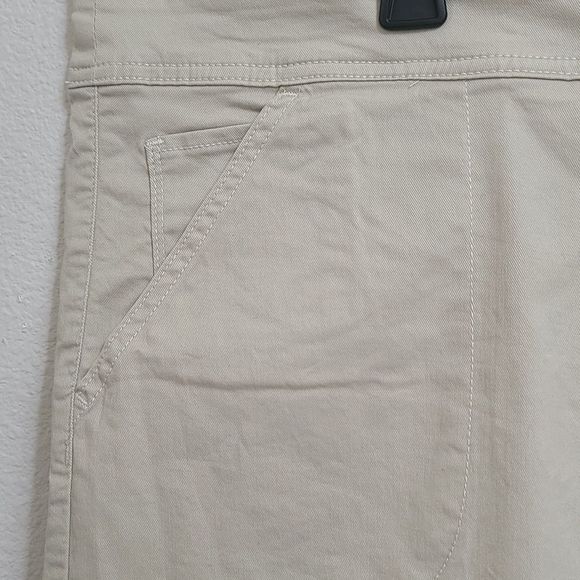 PLUS SIZE SHORTS. WOMAN'S WESTBOUND WOMAN'S SHORTS. - Picture 3 of 12